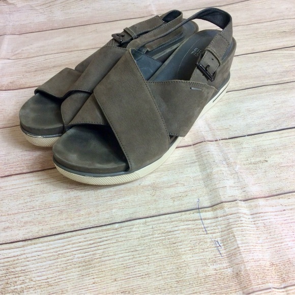 Eileen Fisher Shoes - Eileen Fisher Good Criss Cross unbuckle leather sandal. Green. Size 9